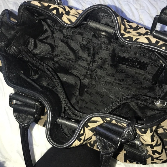 MK purse - Picture 2 of 3